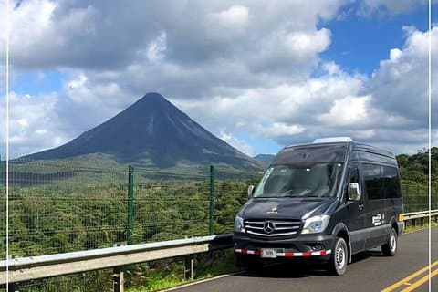マヌエルアントニオからモンテベルデへの専用交通機関