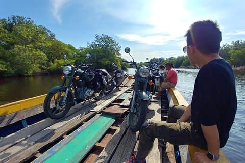 Übernachtungstour nach Monterrico Beach mit einem klassischen Motorrad