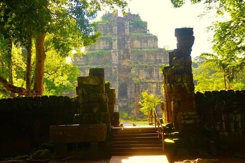 Bus or 4WD - 2 D, 1 N Siem Reap / Koh Ker / Tbeng Meachey / Loas border