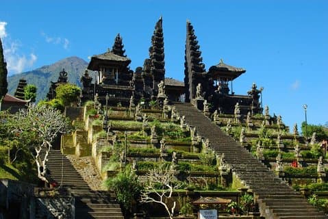Explore Besakih, a joia escondida e o templo-mãe de Bali