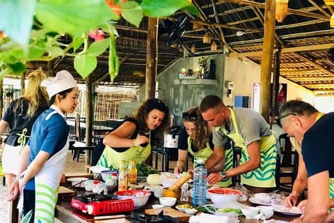 Cours de cuisine en famille et promenade en bateau à Coconut Village