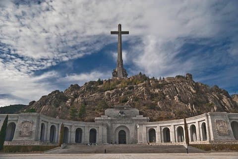Excursão privada de meio dia em Escorial & Valley of the Fallen