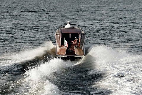 Traslado privado con barco de lujo desde el aeropuerto de Venecia a Venecia