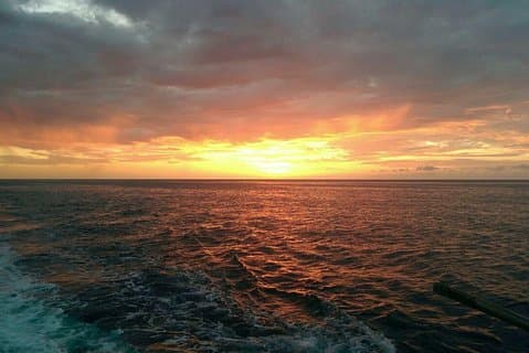 Saut de falaise et couchers de soleil