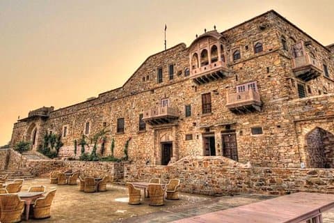 Neemrana Fort & Alwar, 2-tägige Rajasthan-Tour ab Delhi