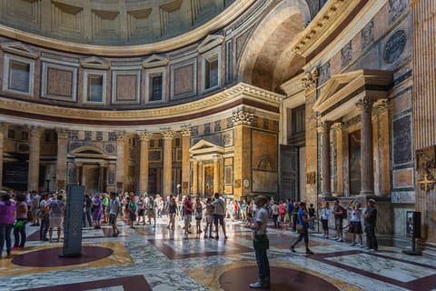 Stadtführung und Roms ikonischer Tempel Pantheon Eingang