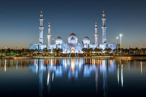 VIP privat tur til Abu Dhabi fra Dubai i splinternye Chevrolet forstad!