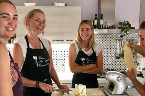 Vegansk matlagningskurs i Florens: Pasta Making & Wine!