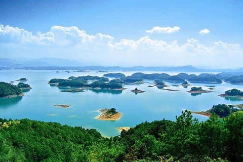 Transferência Privada entre o Lago QianDao e a Estação Ferroviária de Hangzhou