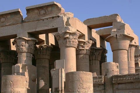 Viagem aos Templos de Edfu e Kom Ombo