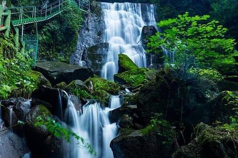 Trasferimento privato tra Hangzhou City e Canglong Waterfall in Anji