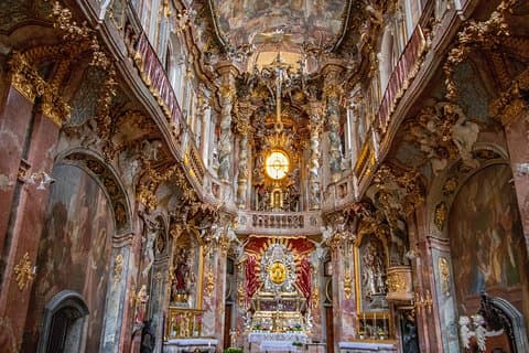 Historic Munich: Exclusive Private Tour with a Local