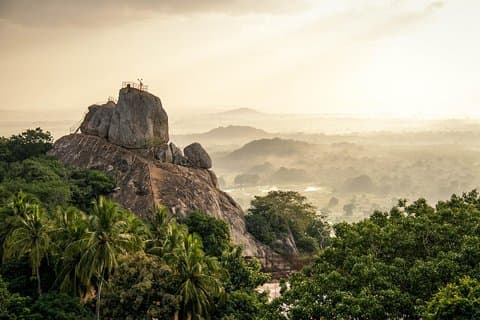 Privater Tagesausflug nach Anuradhapura Kingdom und Avukana von Kandy
