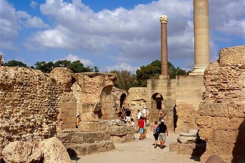 Arkæologisk sted i Kartago + malerisk landsby af Sidi Bou Said