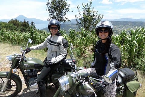 Übernachtungstour zum Atitlán-See mit einem klassischen Motorrad