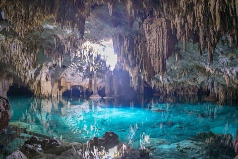 Excursion privée d'une demi-journée aux cénotes et grottes de Tulum et Sac Actun au départ de Cancún