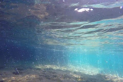 Snorkeling entre as cavernas submarinas de Ischia Ponte