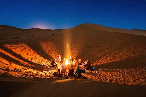 Dubai: Overnachtingssafari, diner, kameelrit & Al Royal Camp