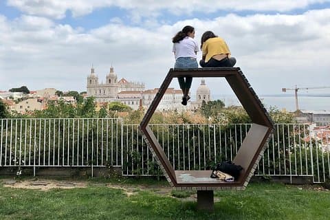 Lissabon utanför misshandlad spår och huvudattraktioner Privat promenadtur