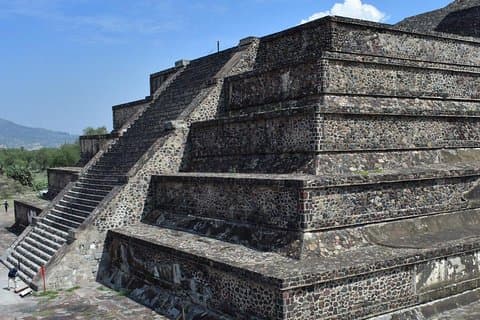 Sparsame Kombination 2 Tage Besuch der Basilika von Guadalupe, Pyramiden, Cuernavaca, Taxco