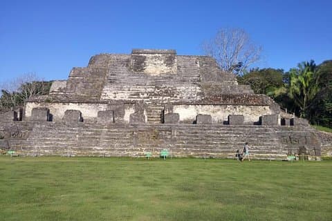 Een reis naar Altun Ha Maya-ruïnes en Cave Tubing de onderwereld