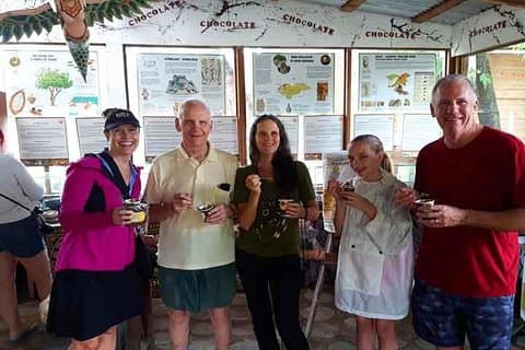 Famiglia di navi da crociera Fabbrica di cioccolato, Bradipi e scimmie, Spiaggia, Trasporti