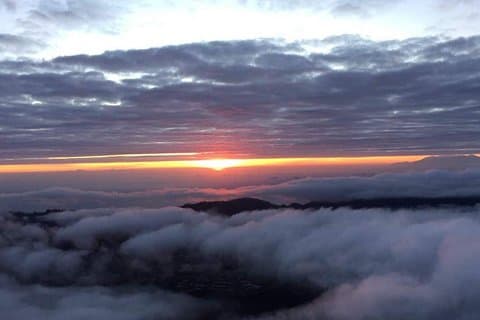 Sunrise treeking monte batur