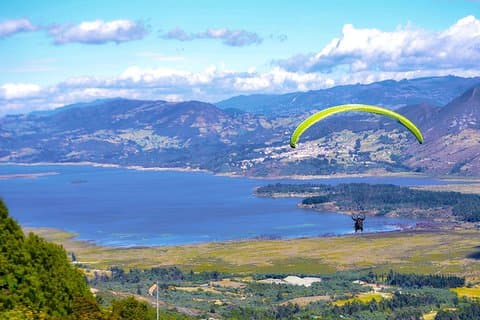 Tandem paragliding experience from Bogotá. (7 Hrs.)