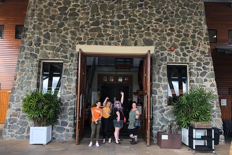シロメ ワイナリー 3 コース ランチ、ツアー、テイスティング、送迎