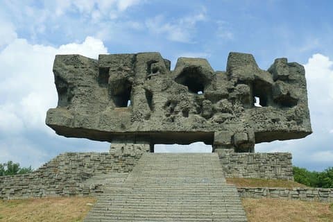 Majdanek Tour - Ganztagestour ab Warschau mit dem Privatwagen