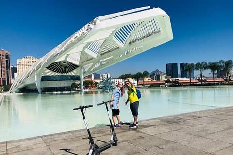 E-Scooter Ride: City Tour