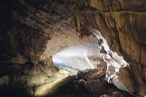 Die Wanderung zur Höhle von Pellumbas, Schluchten und Burgen beinhaltet das Mittagessen