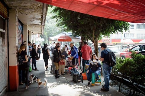ラ ローマの有名な名所と地元の伝承: セルフガイド オーディオ ツアー
