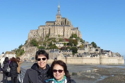 Gita di un giorno con guida personale a Mont Saint-Michel da Parigi con auto privata