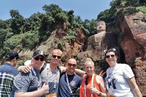 Privat Chengdu-dagstur till pandabasen med Leshan jätte Buddha