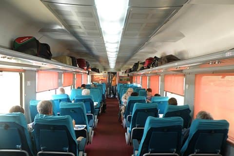 デリーから：インド最速のA / c列車によるプライベートタージマハルとアグラの日帰り旅行