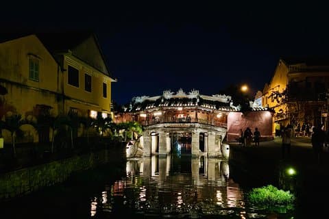Hoi An by night tour from Da Nang: Food tasting and boat trip