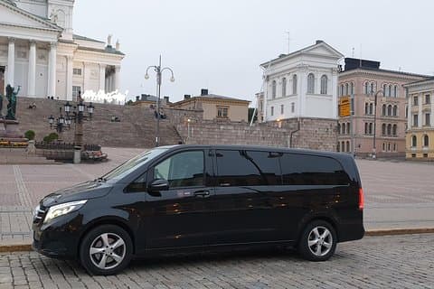 Visite privée autour de Helsinki en voiture VIP pour 1 à 6 personnes.