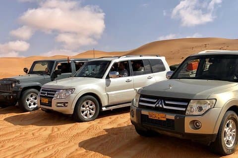 Wahiba Sands Tour med Wadi Bani Khalid tur (pris per kjøretøy)