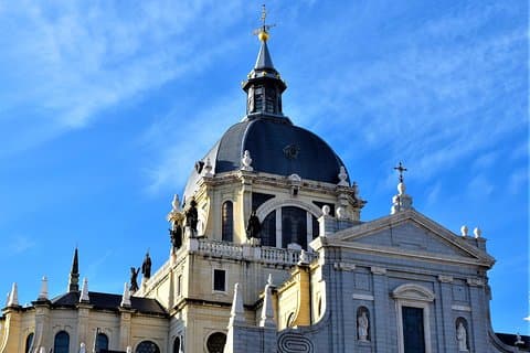 Juego autoguiado en Madrid: secretos grandiosos y majestuosos