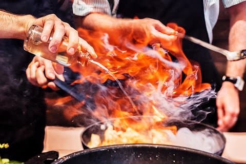 サントリーニ料理とテイスティングの体験