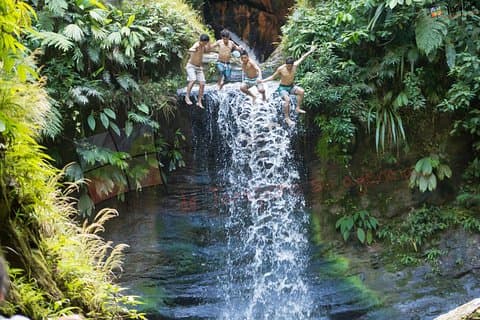 Carpishuyacu Falls med termiske bad i San Jose