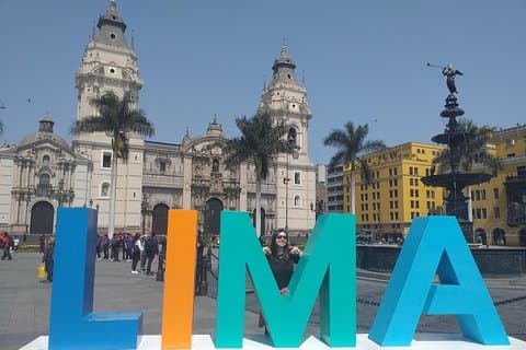 Tour della città a piedi di Lima con visita al Museo delle Catacombe (piccolo gruppo)