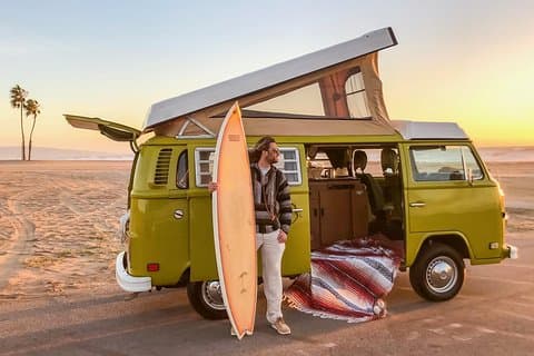 Malibu Beach Surf Tour in een vintage VW-busje