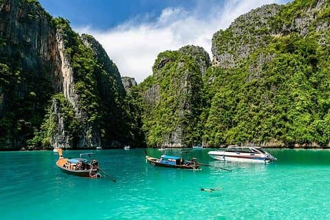Excursión premium a Phi Phi y la isla Bamboo en lancha motora
