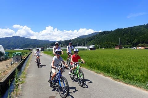 Privat gruppmorgoncykeltur i Hida-Furukawa