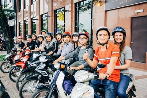 夜のホーチミン市：バイクツアー体験