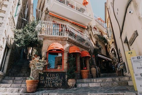 Excursión de día completo a Taormina y Castelmola con excursión a la costa de Messina