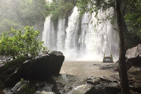 Kulen montera vattenfallet 1000 Shiva Lingas Tour av Join-in