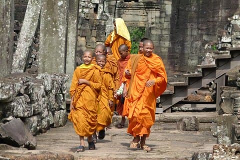 Ganztägige Entdeckungstour durch Angkor-Tempelkomplexe mit dem Mitmach-Minivan
